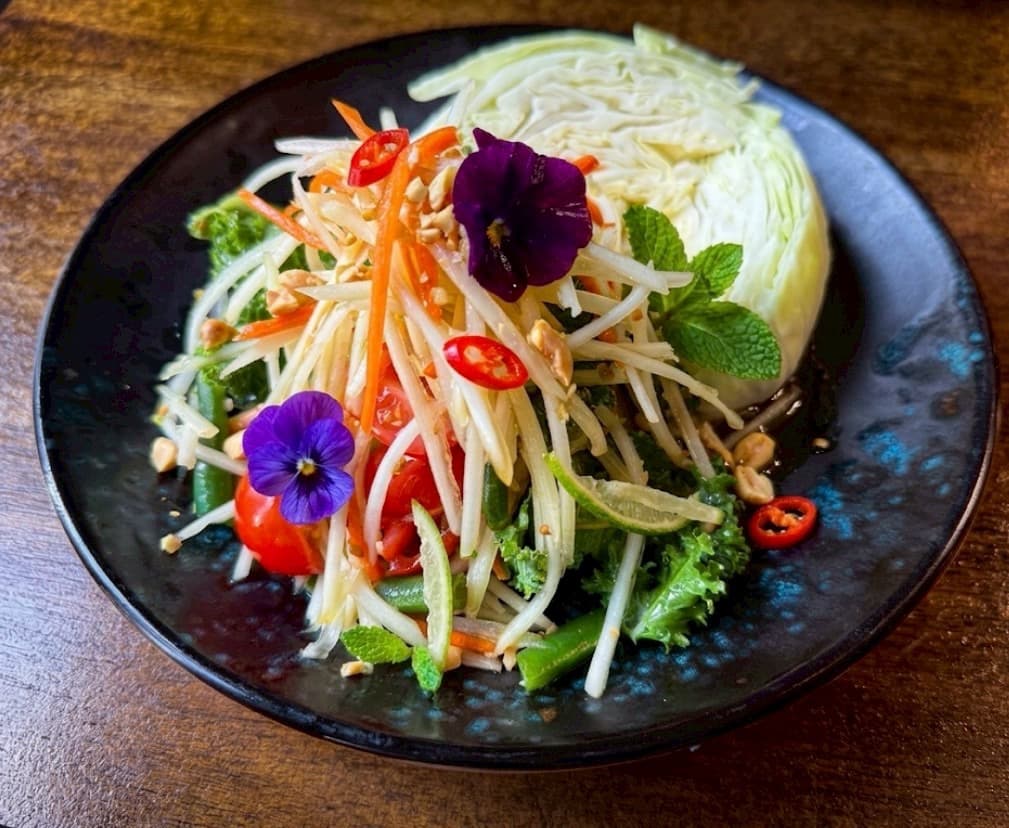 Som tum — green papaya salad — Kruathai Atlanta